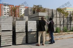 國外客戶到博悅佳工廠實地考_輕質隔墻板生產線設備_輕質隔墻板設備-湖北博悅佳實業有限公司